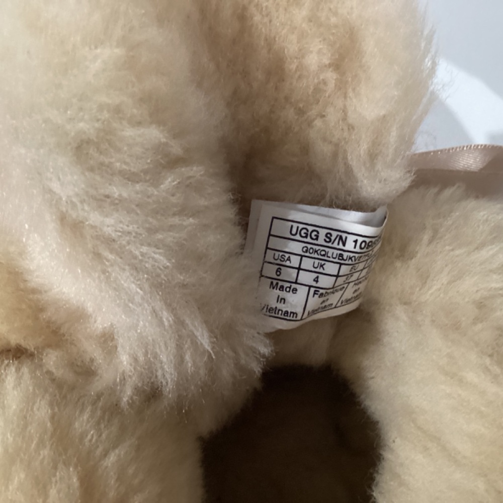 UGG boot - Picture 5 of 6